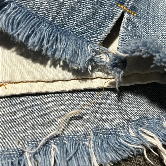 Levi’s women’s denim shorts - Picture 10 of 11